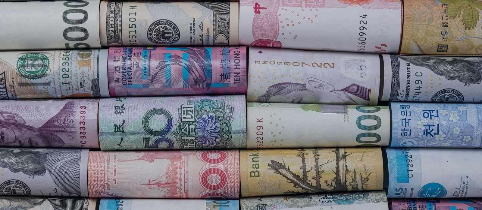 Banknotes representing UAE dirham to Indian rupee transfers